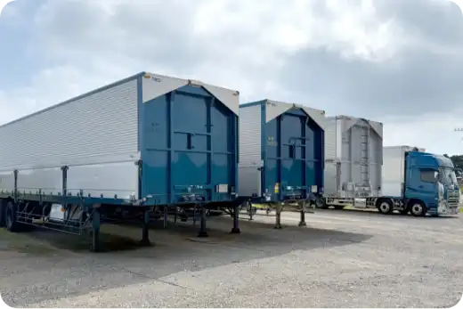 自社保有の複数のコンテナの画像